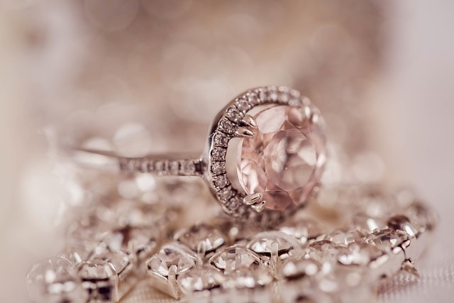 Sparkle and Shine: Why Jewelry is the Perfect Christmas Gift for Her